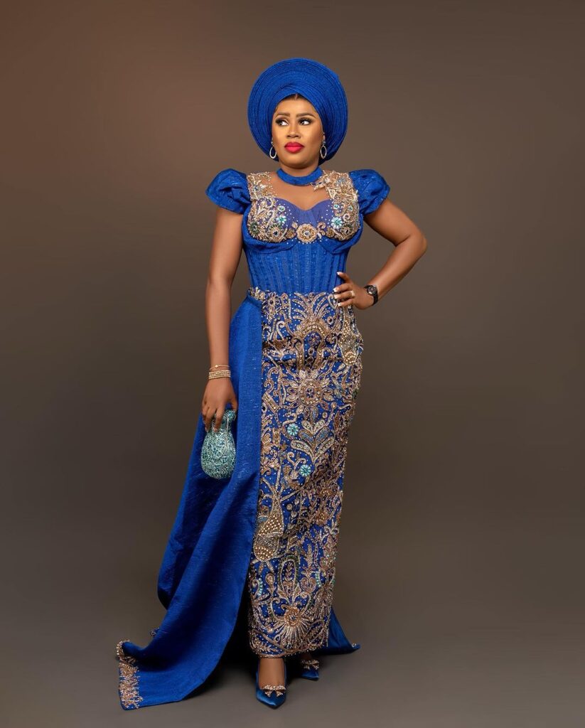Latest, Stunning Asoebi Dress Styles For Your Next Owambe: A Fashionista's Guide